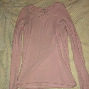 5/20 Thin pink sweater w criss cross neckline